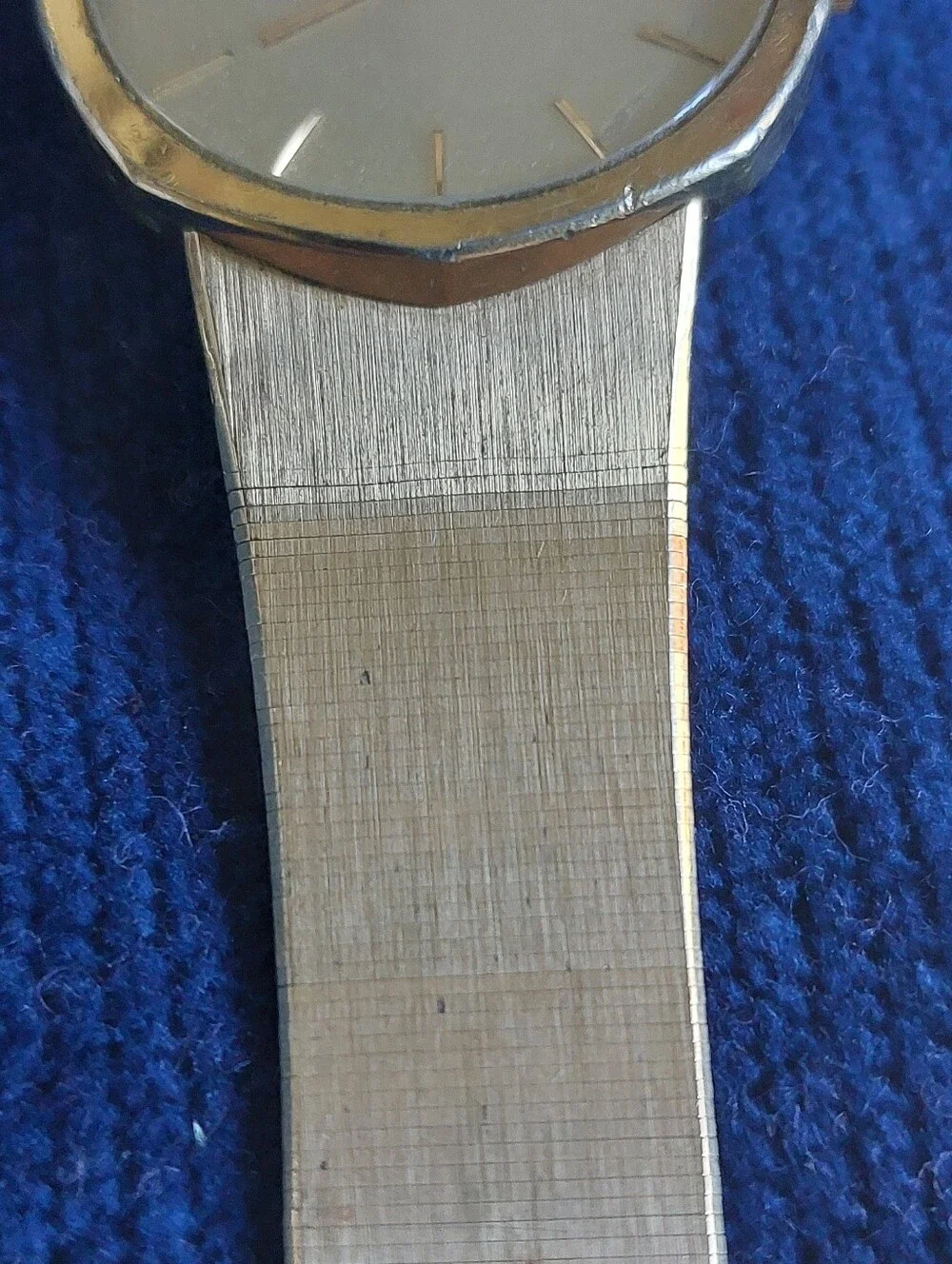 VTG 1983 Seiko Quartz Men’s Watch Gold Tone Textured Mesh Dial 7430-6000 Unisex